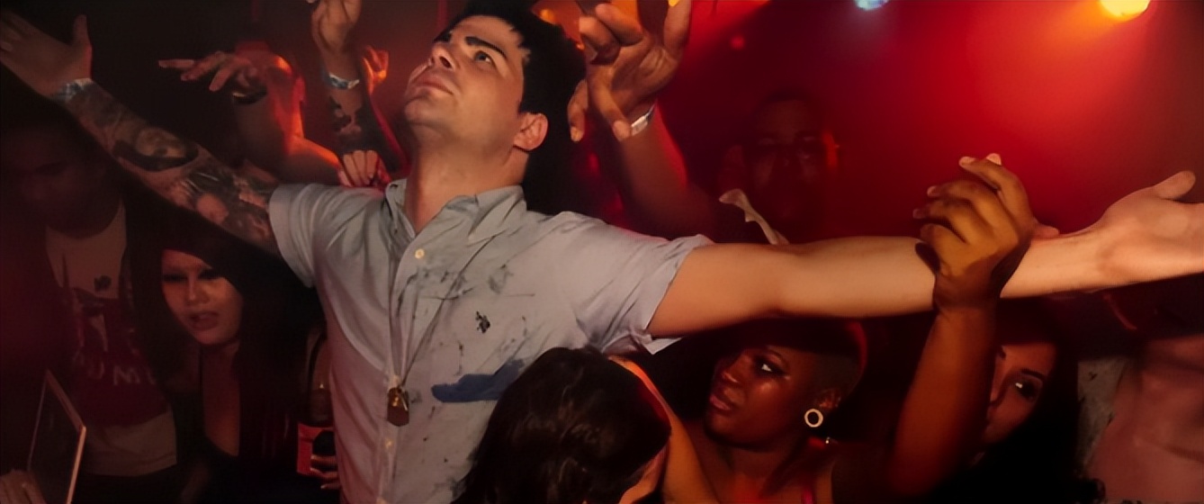 这个臭名昭著的色情网站创始人，报应来了