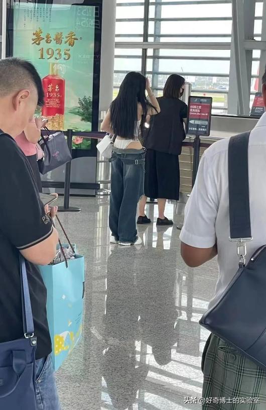 为什么穿低腰裤有腰线,为什么女生能够穿低腰裤