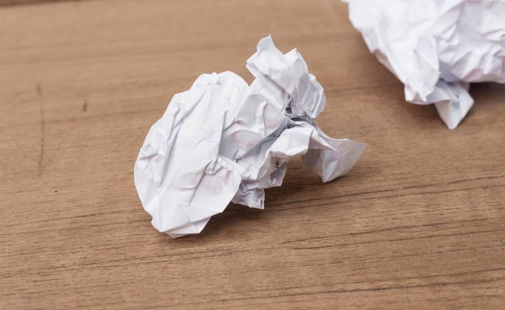 鞋子两边磨脚怎么办小窍门,鞋子小了怎么弄才不磨脚