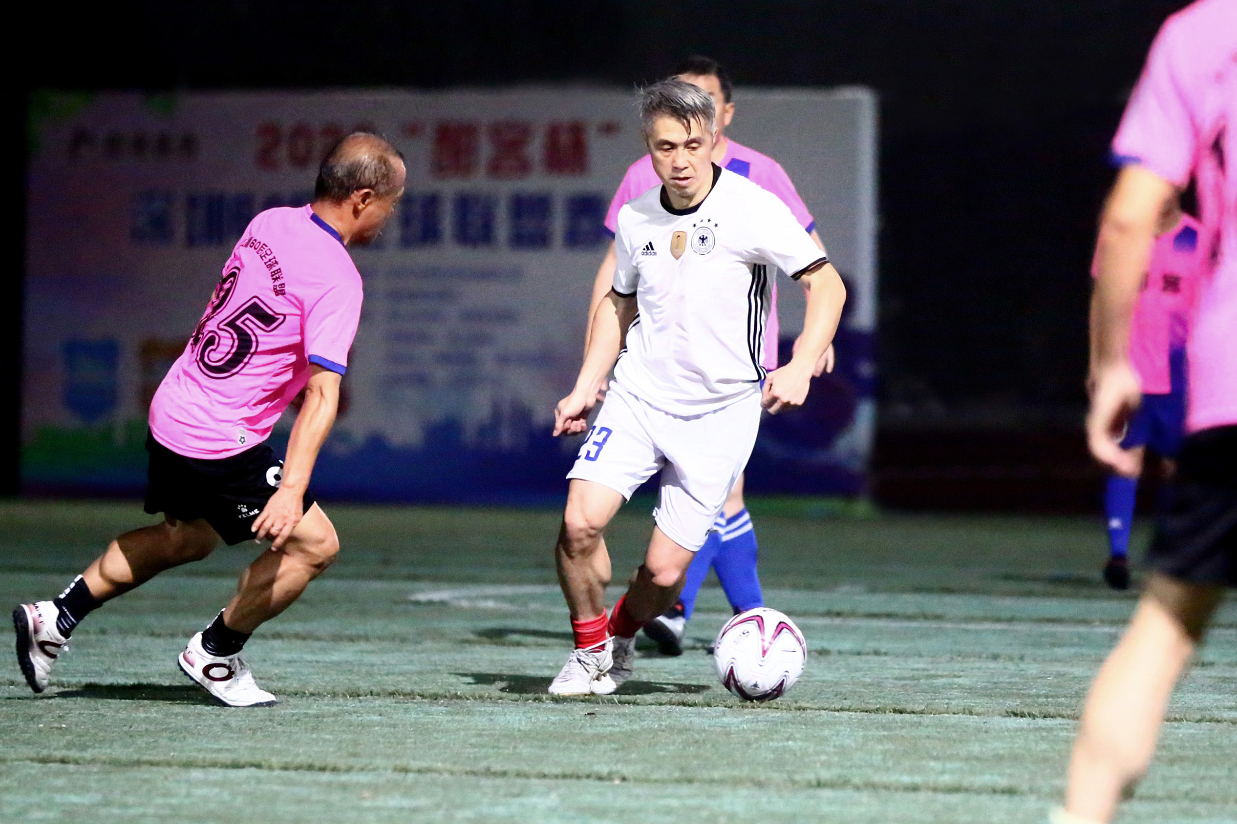 深圳草根足球疫情中砥砺前行深圳60后足球联盟老炮队赛前图片回顾