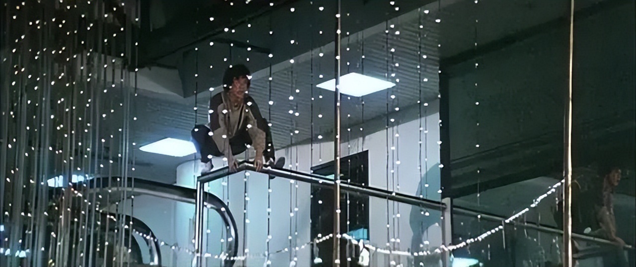 露骨成这样，没人嘲她「色情」