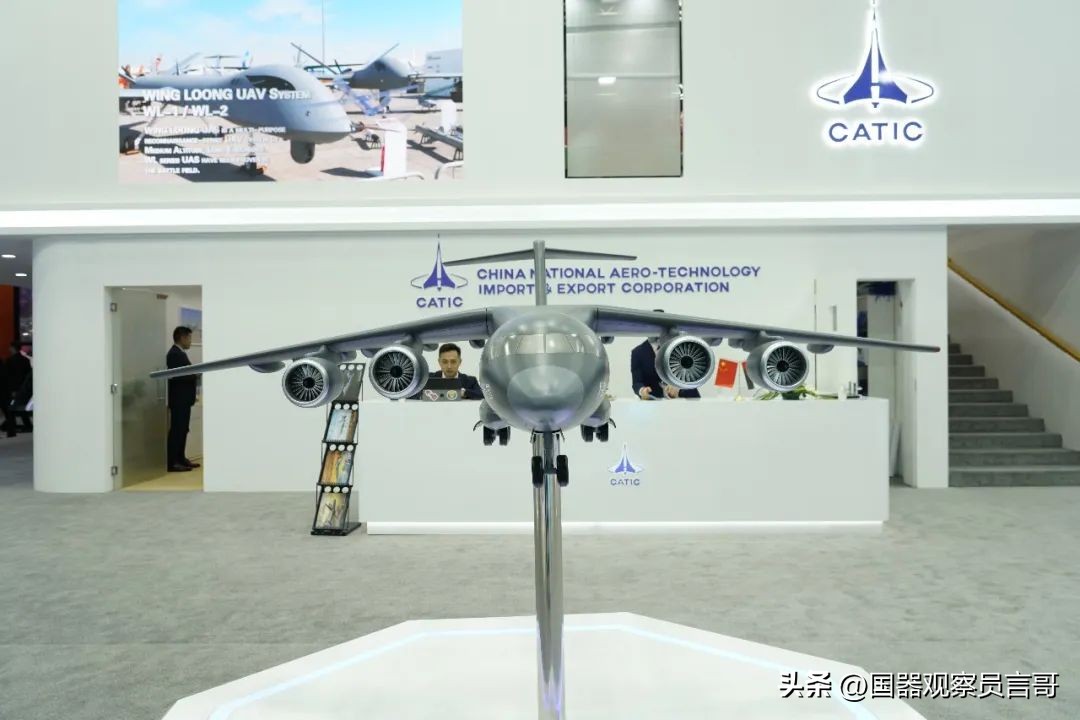 阿联酋l15猎鹰教练机飞行表演,l15高级教练机最新消息