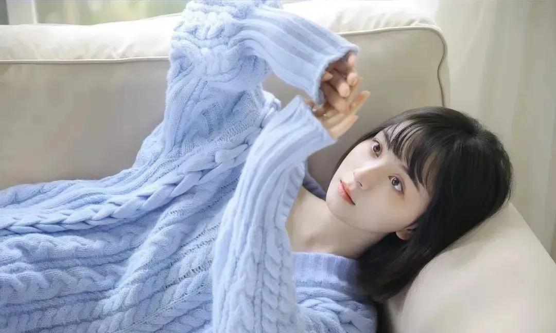 从上往下结的经典v领毛衣,慵懒风麻花v领毛衣女