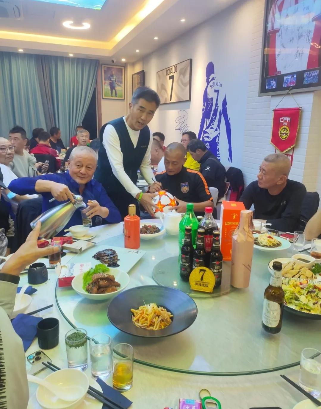 上海申花李中华,老上海足球队李中华