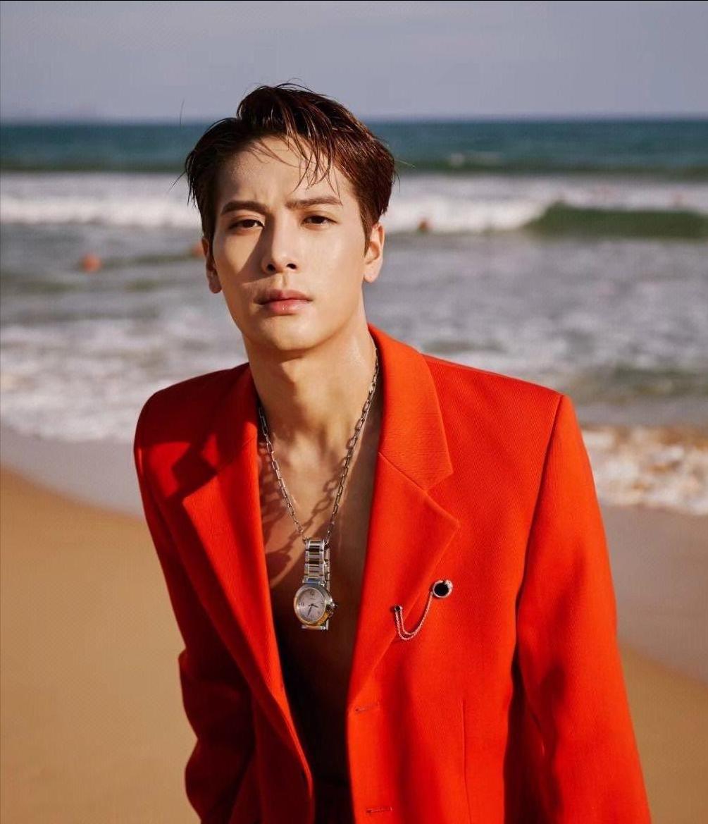 王嘉尔近日活动状态,王嘉尔素颜憔悴