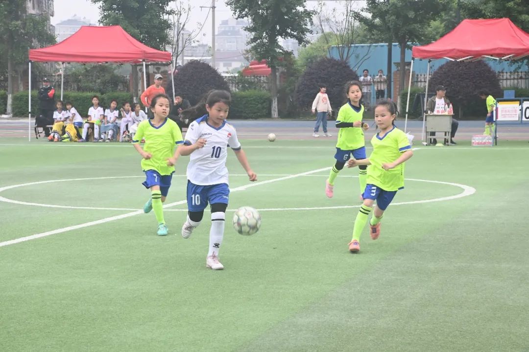 校园足球挺进决赛,驰骋绿茵足够精彩