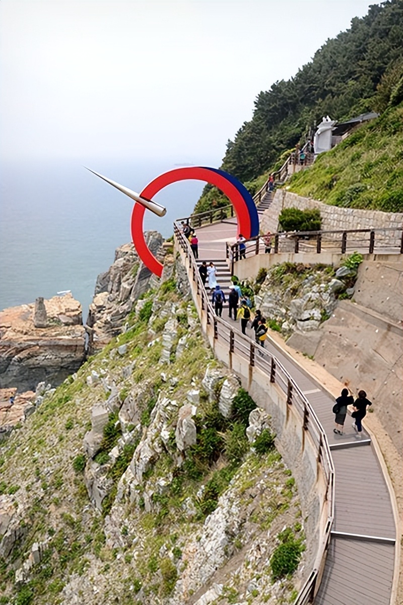 中国送出大礼，韩国一边替美站台，一边对华解释，两面好处都想要