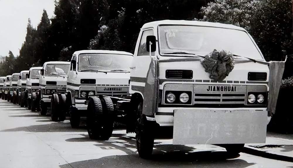 打卡中国走进江汽，展示民族汽车力量