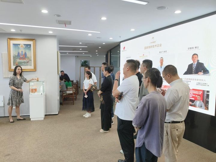 四川闽南商会走进新新盛唐集团，一生健康从“头”开始