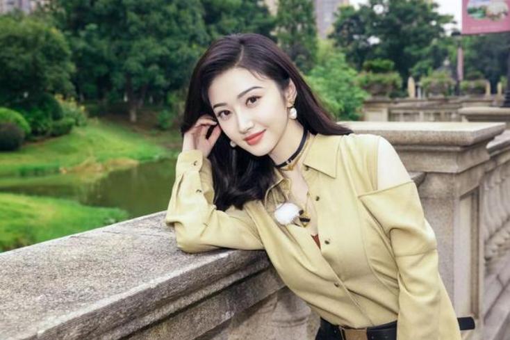 相学五官富贵相,五官好看富贵的美女