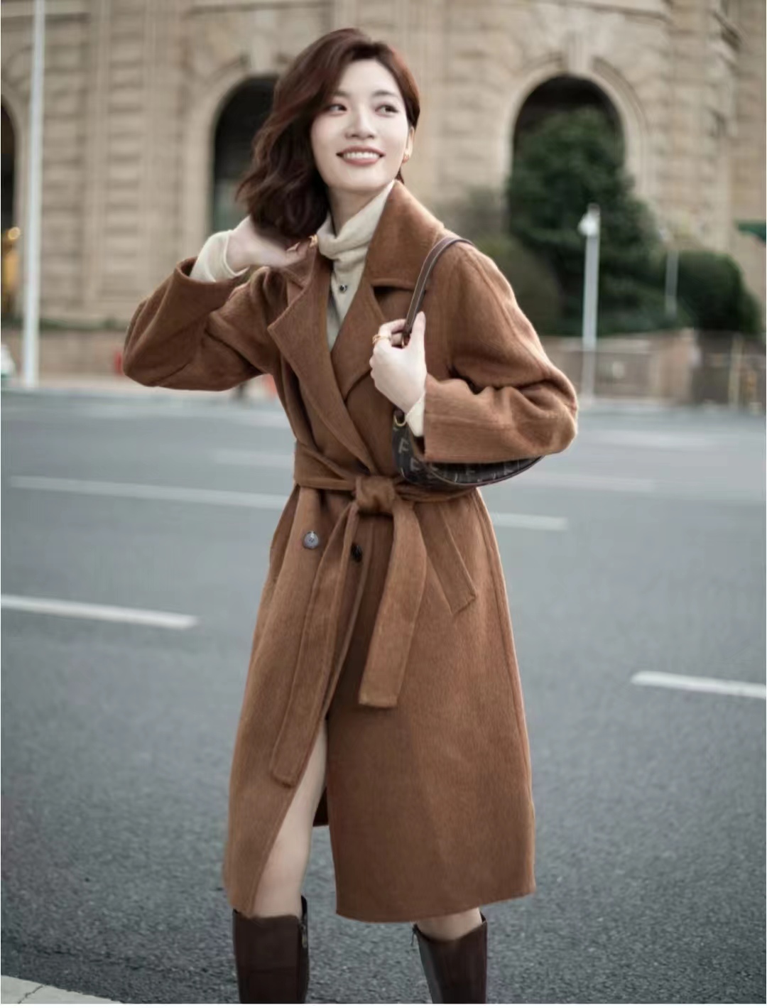 大衣搭长靴优雅阔太,大衣配长靴显矮