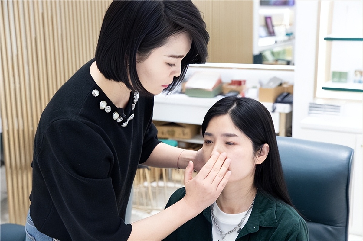 美妆品牌招商加盟怎么样,美妆品牌店加盟需要考虑的问题