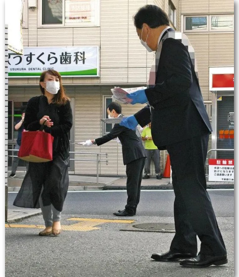 日本前首相街头演讲无人听,日本首相发传单