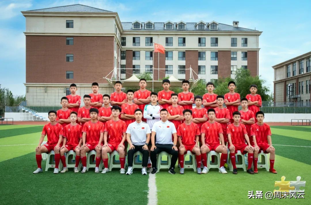 合理安排足球训练的时间与强度保证学生文化课学习足球训练两不误