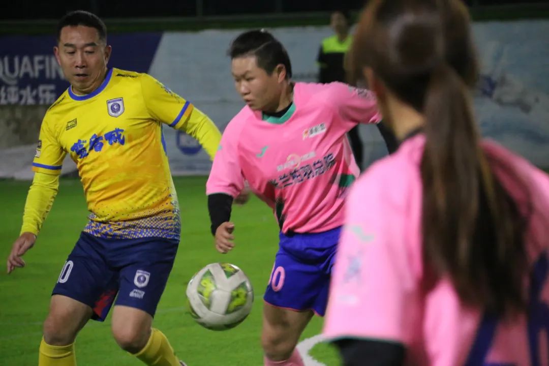 4度的天气,在4000的海拔踢球是什么感受