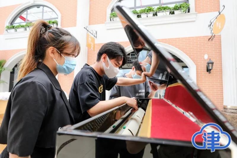 全国首家二手商品流通电商产业园开园：丁丁用琴出席开园仪式