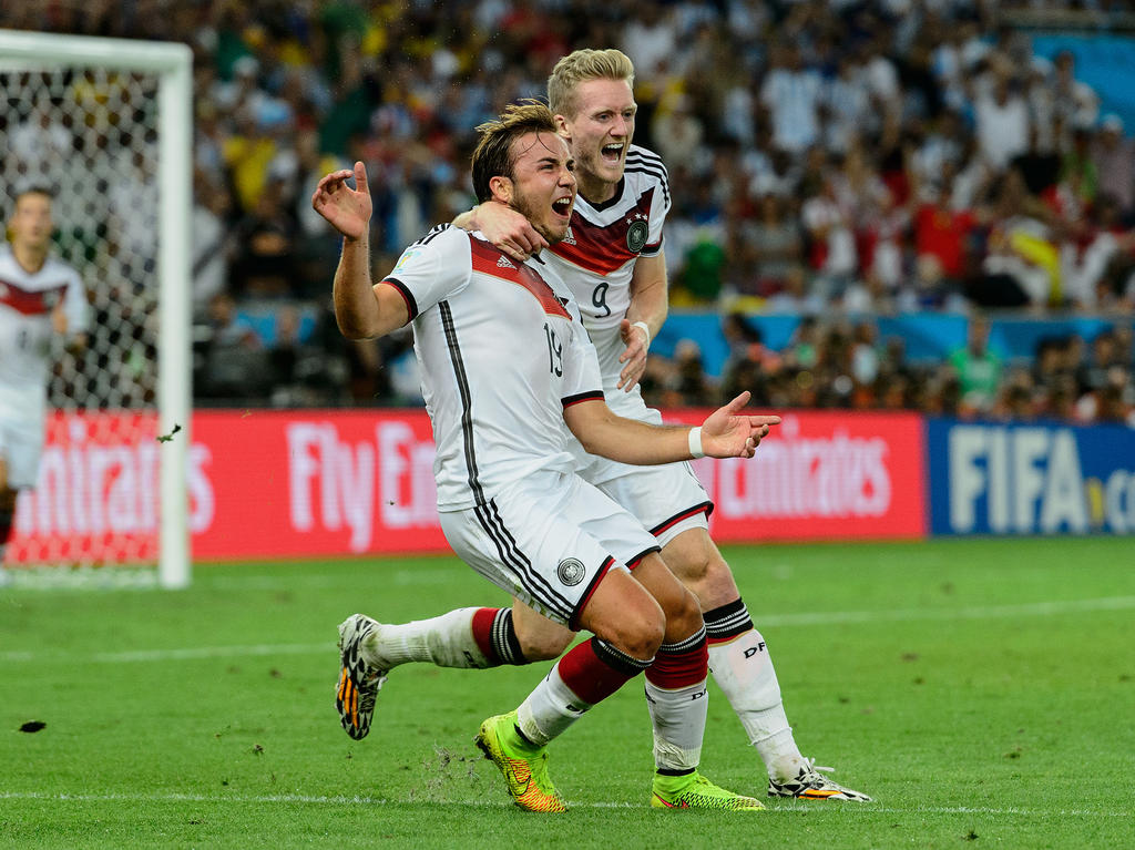 足球名将范巴斯滕年龄,伊布范巴斯滕退役视频