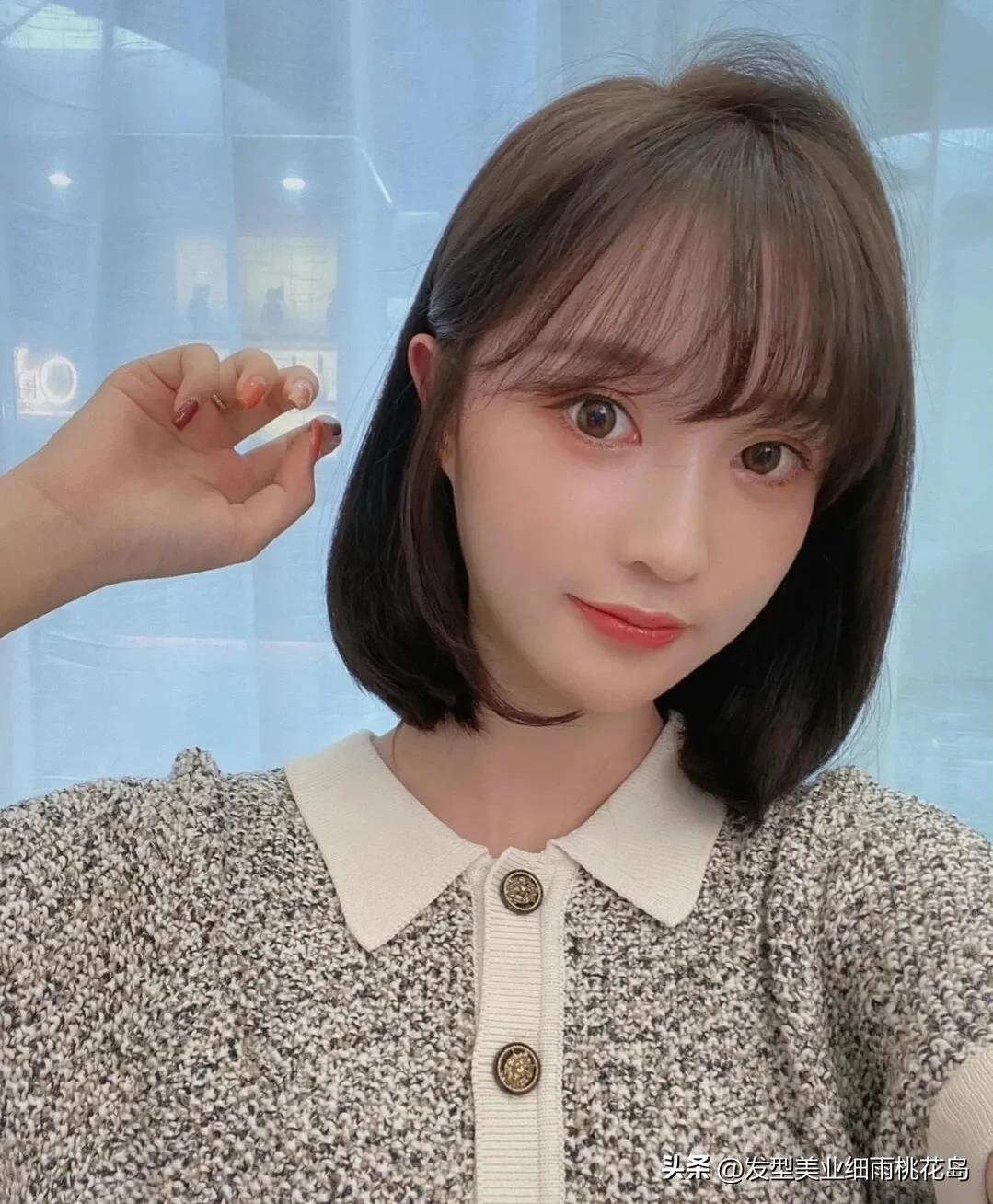 眉上刘海短发发型,短发八字刘海发型