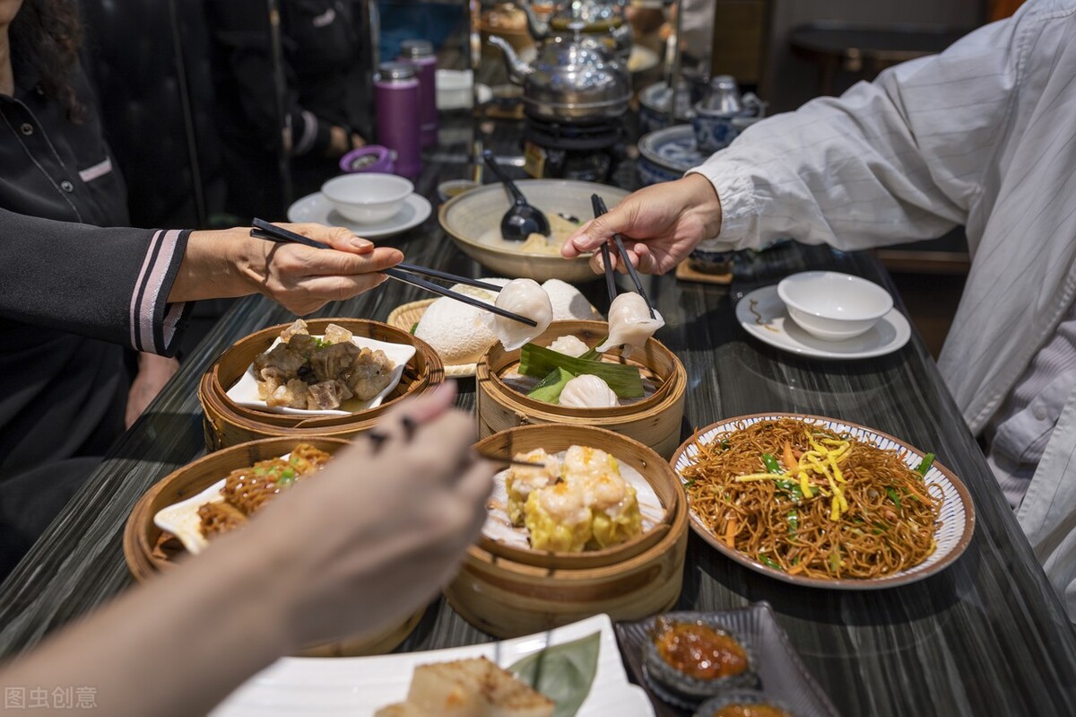 广州老板开早茶店，利用“免费喝茶”，一年盈利89万，套路太牛