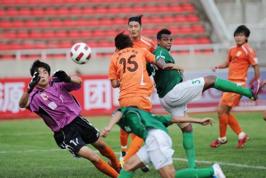 武汉三镇继续领跑中超积分榜,武汉足球乙级联赛