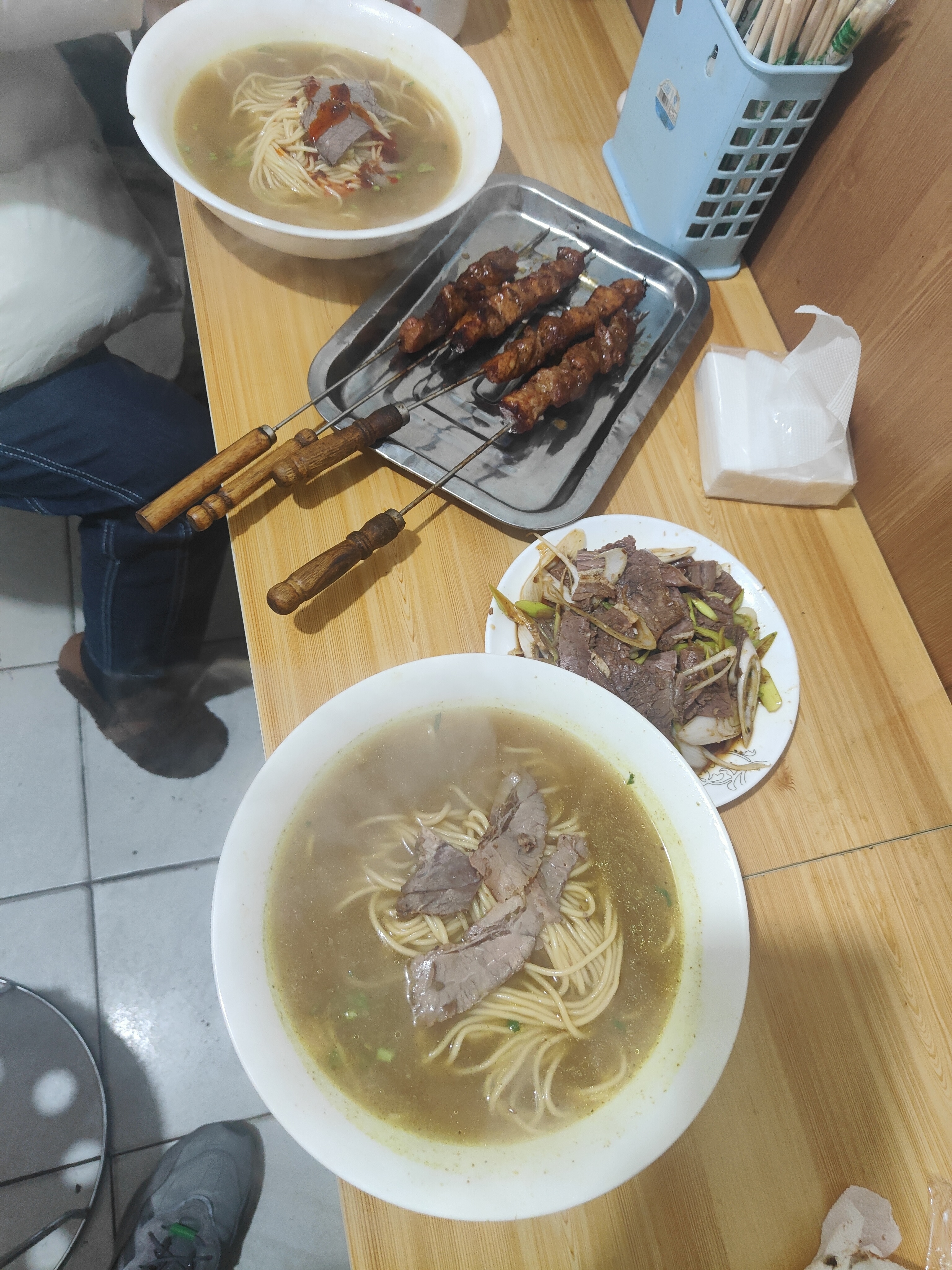 吃游青岛｜一中拉面烤肉，老城区里的特色面馆