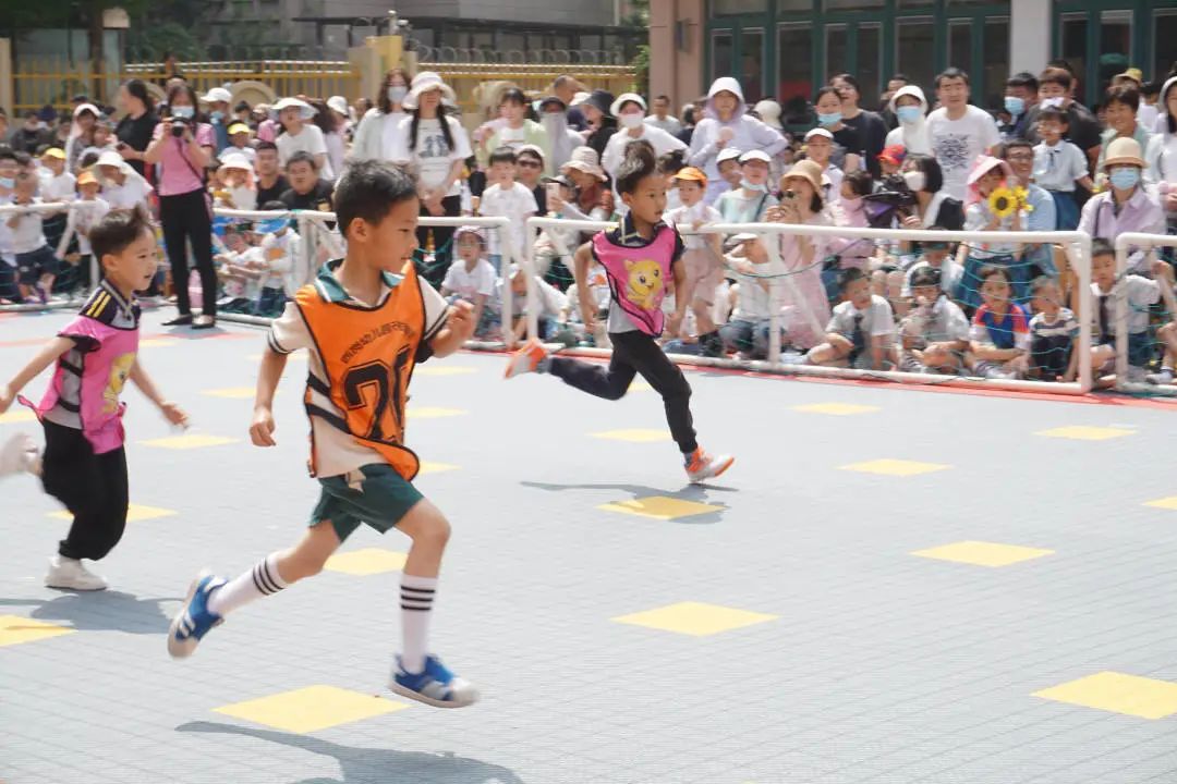 幼儿园亲子足球嘉年华,观头幼儿园第三届足球嘉年华