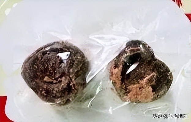 跨国邮购就买了几包零食，海关拆开一看：真“刑”！