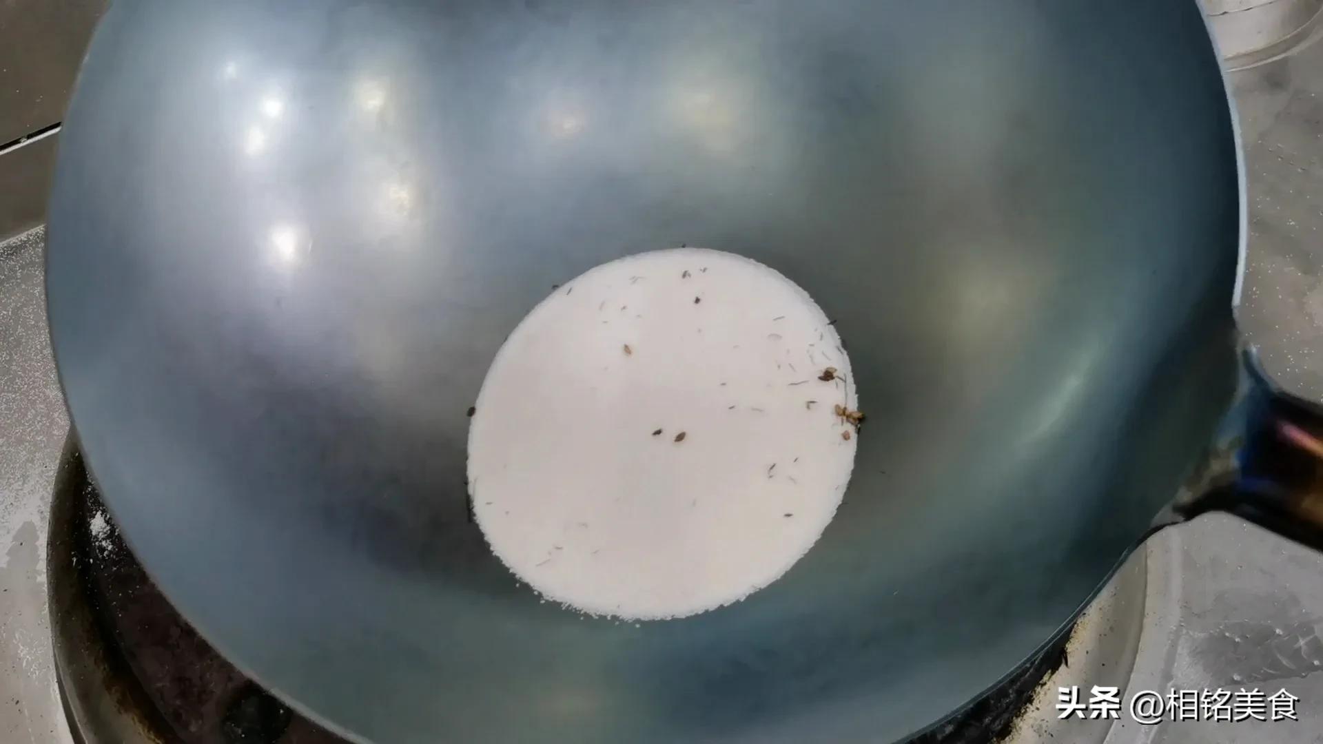 新铁锅怎样开锅小妙招视频,不粘锅的铁锅最佳开锅方法