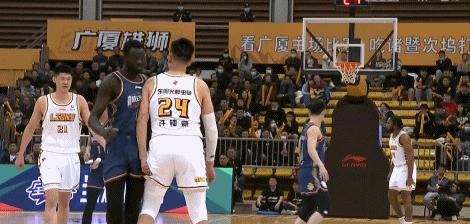 西热力江场边骂裁判原视频,许钟豪犯规裁判