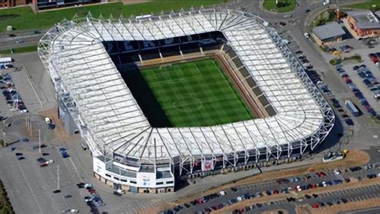 英法德西意低级别足球联赛,欧洲足坛十大震撼球场