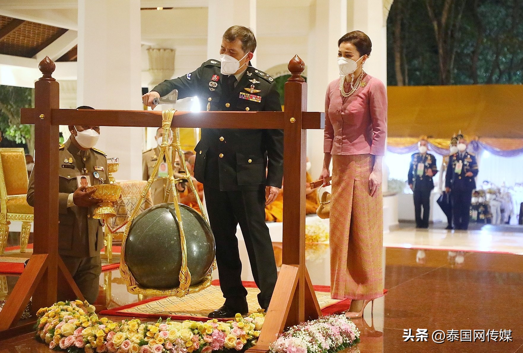 泰国国王最近出席活动,泰国最新国王和王后消息