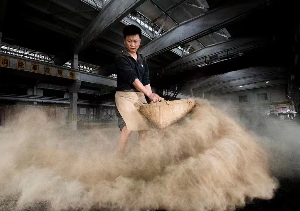 太气人！凭啥国外茅台比国内的便宜一半？50岁酿酒师道出3个真相