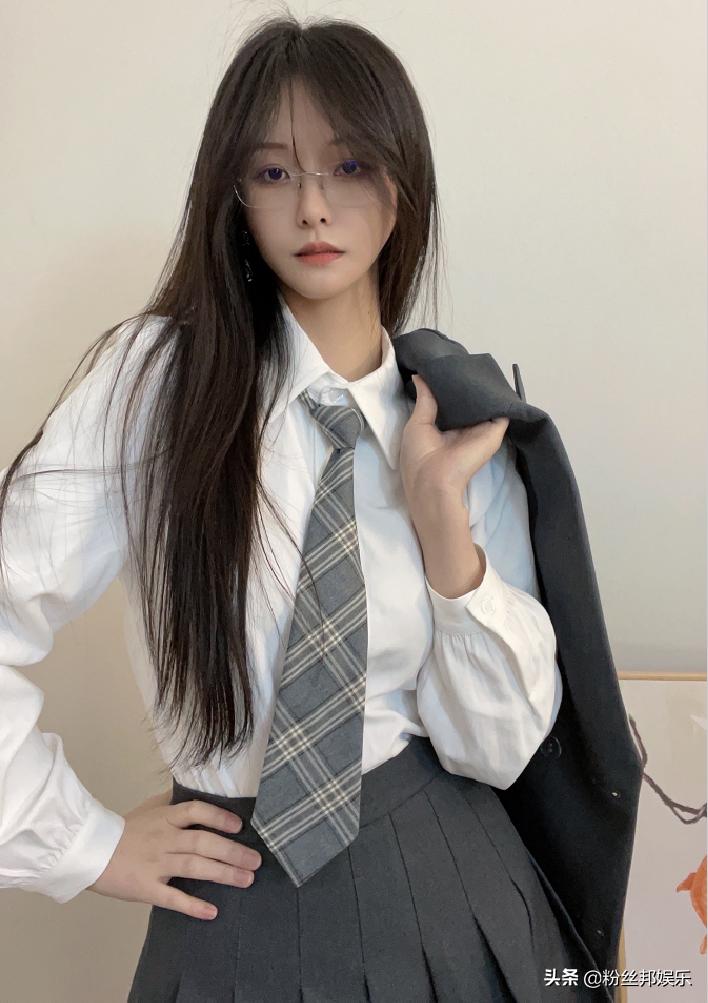 斗鱼节目二珂阿冷,阿冷成新任斗鱼一姐周年庆直播