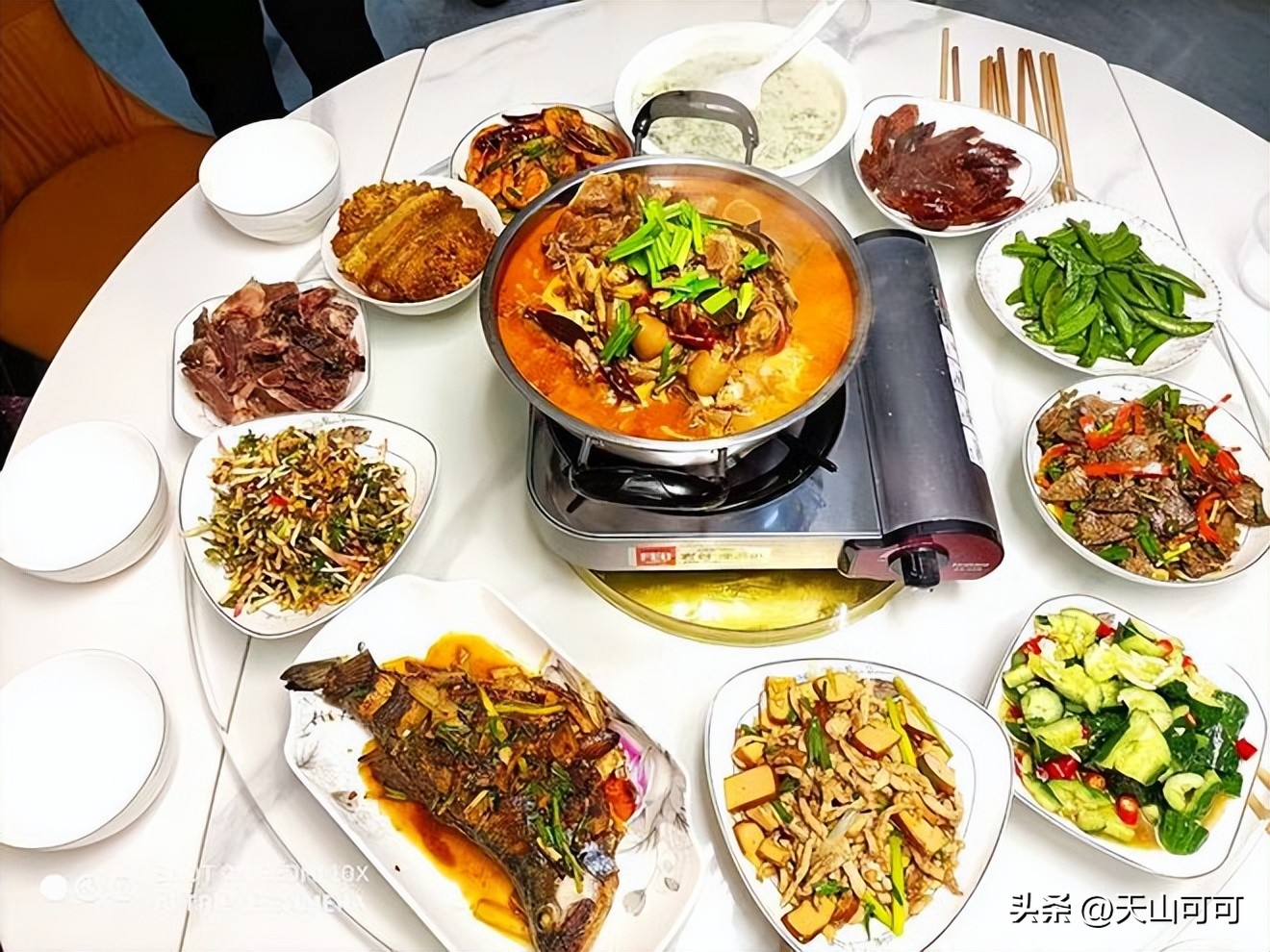 大家庭15个人的年夜饭菜单,年夜饭必备的二十道菜四口之家