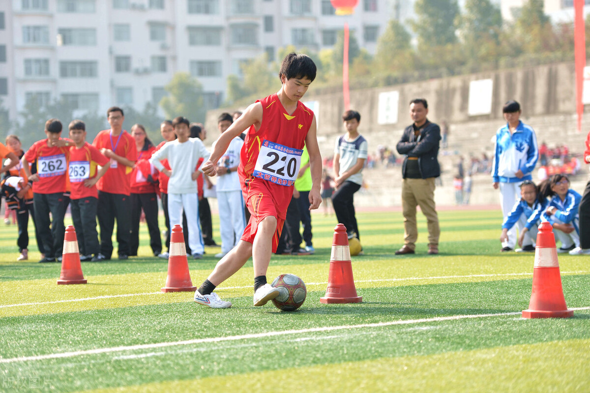 足球纳入中考是真的吗,中国足球加入高考能崛起吗