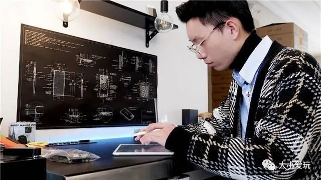 看了这些听都没听过的新兴职业,老母亲不淡定了