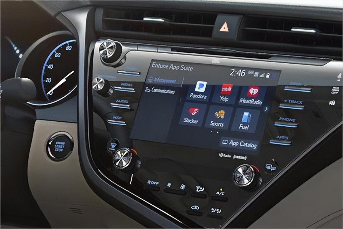 科技加持下的第八代凯美瑞更优秀