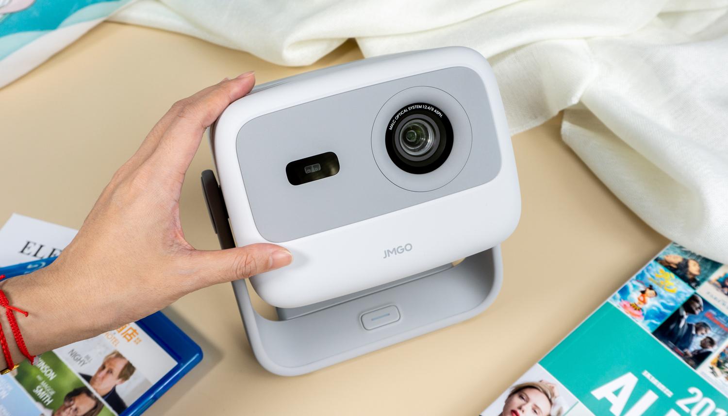 坚果N1pro投影仪评测3d效果,投影仪坚果n1spro开灯投影效果