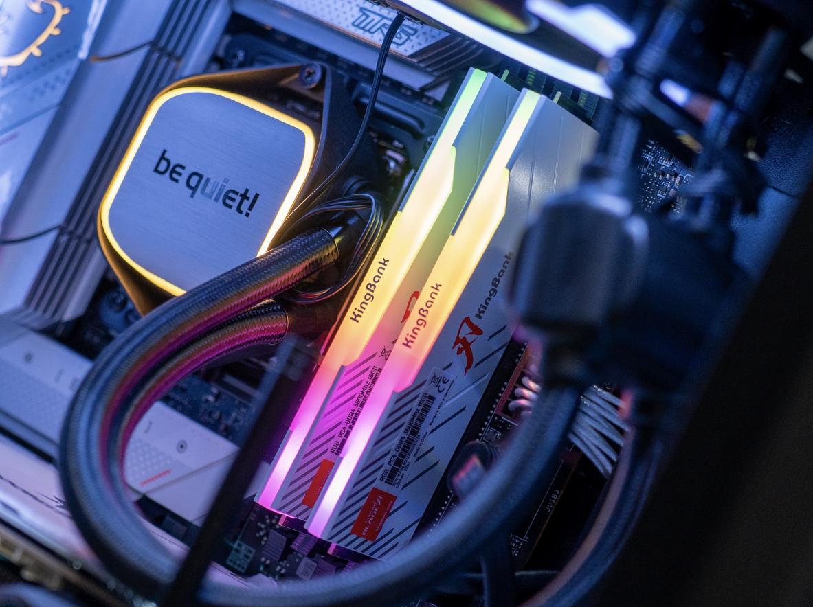 平民法拉利再升级，金百达刃3600CJRRGB内存测评