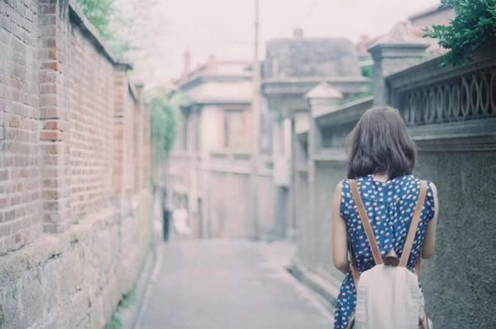 丈夫谎称单身,和十多位女网友保持着频繁联系,让我失望至极