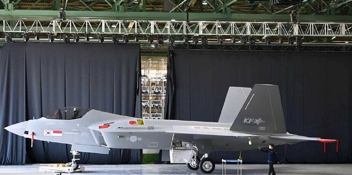 韩国博主将歼20和kf21做对比,日本评价歼20和韩国kf21