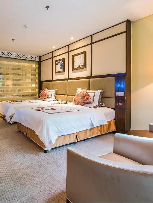 冬日养生泡汤,冬日赏雪泡温泉