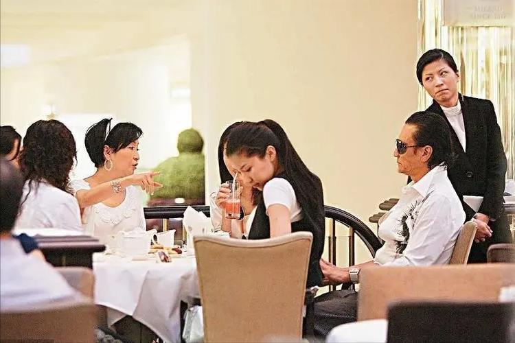 被谢贤养了12年无果，用青春换来2000万，如今38岁的Coco怎么样了