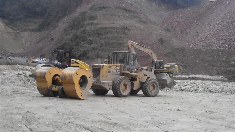 30吨冲击式压路机,冲击压路机施工视频