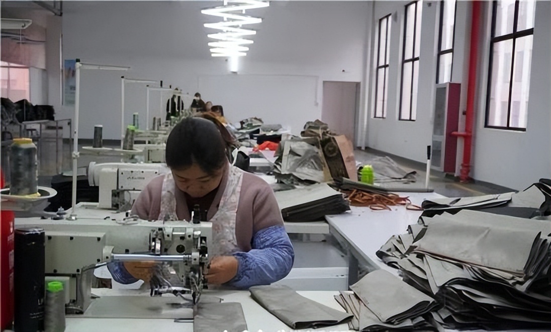 “小皮包”闯入国际大市场“广州总部+安顺基地”带动普定经济发展、群众就业