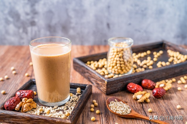 活过100岁的名家谈10大养生秘诀,百岁老人养生秘诀完整版