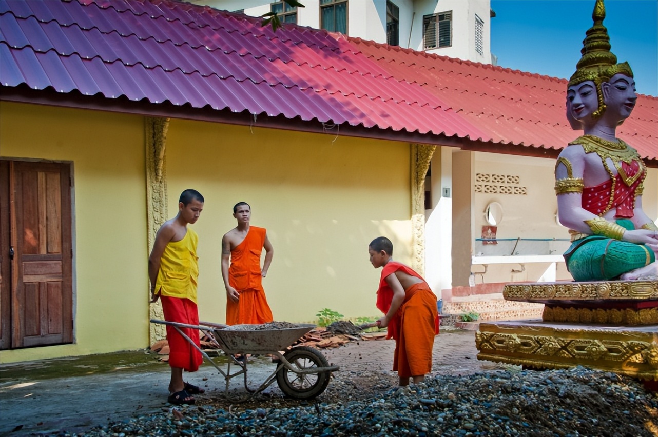 在老挝怎么请美女导游,去老挝旅游怎么找当地导游