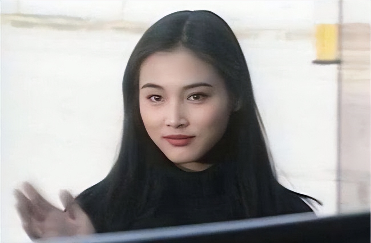 张延：TVB训练班出身，因《粉红女郎》名声大噪，如今安心演长辈