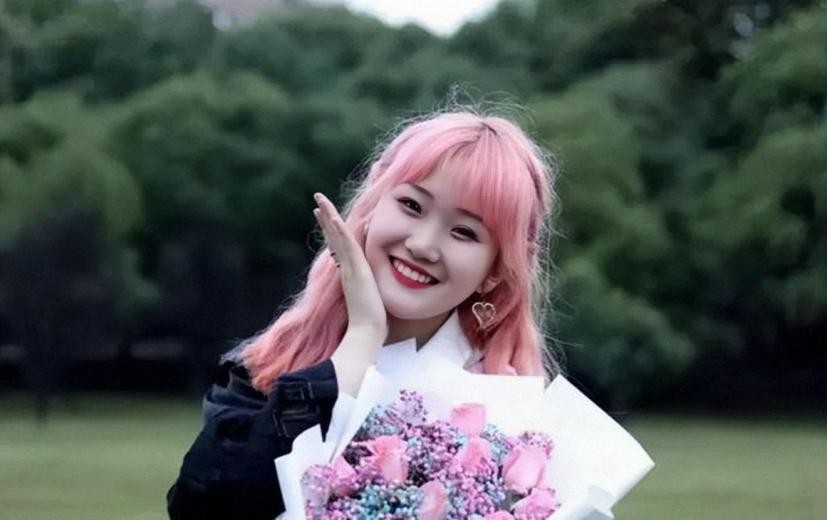 “陪酒女夜店舞女、妖精”，24岁女生染粉头发，被谣言羞辱离世