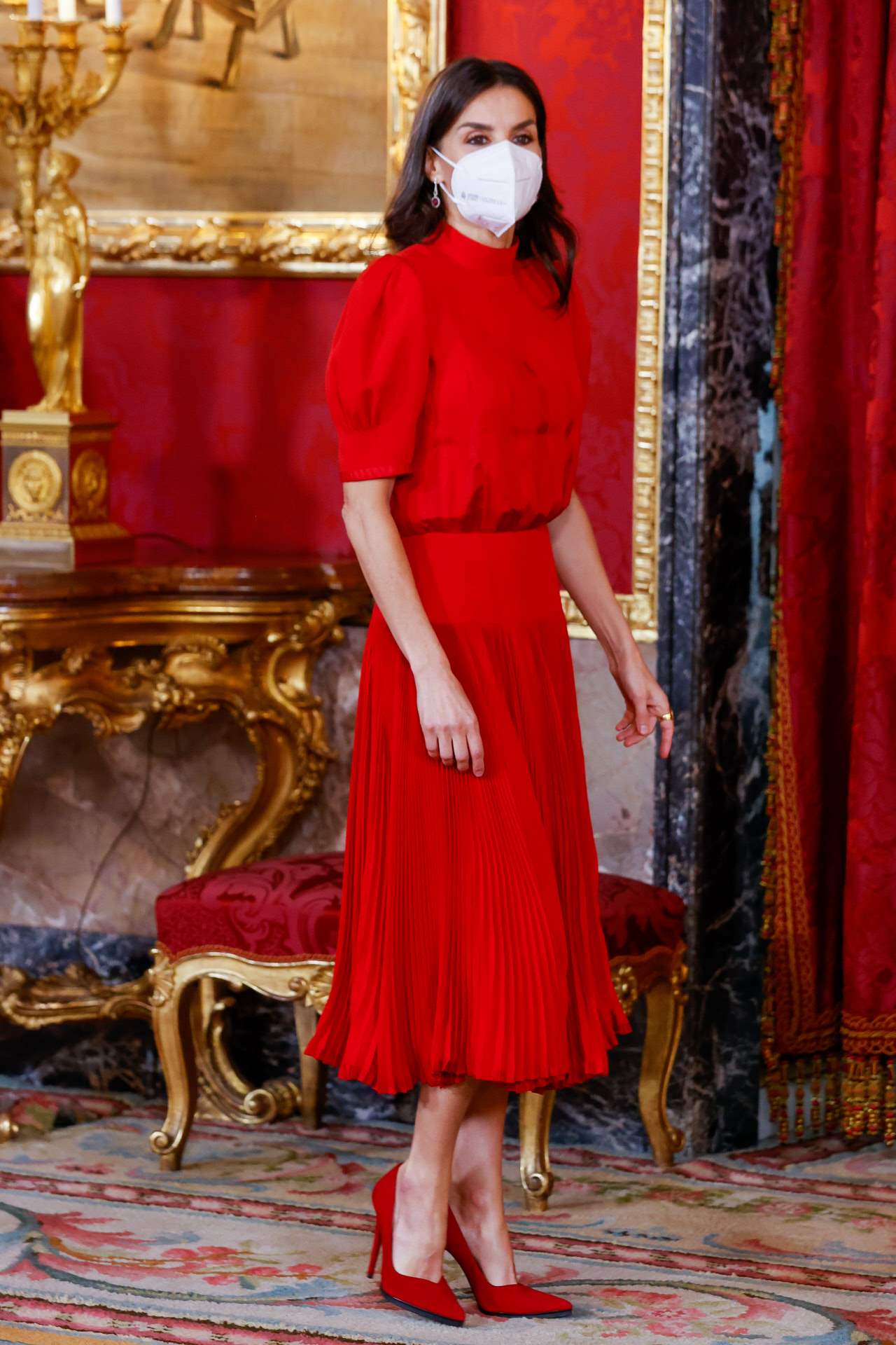 莱后年度第3次穿婆婆旧衣，这是穷到买不起新衣服，还是节俭入骨